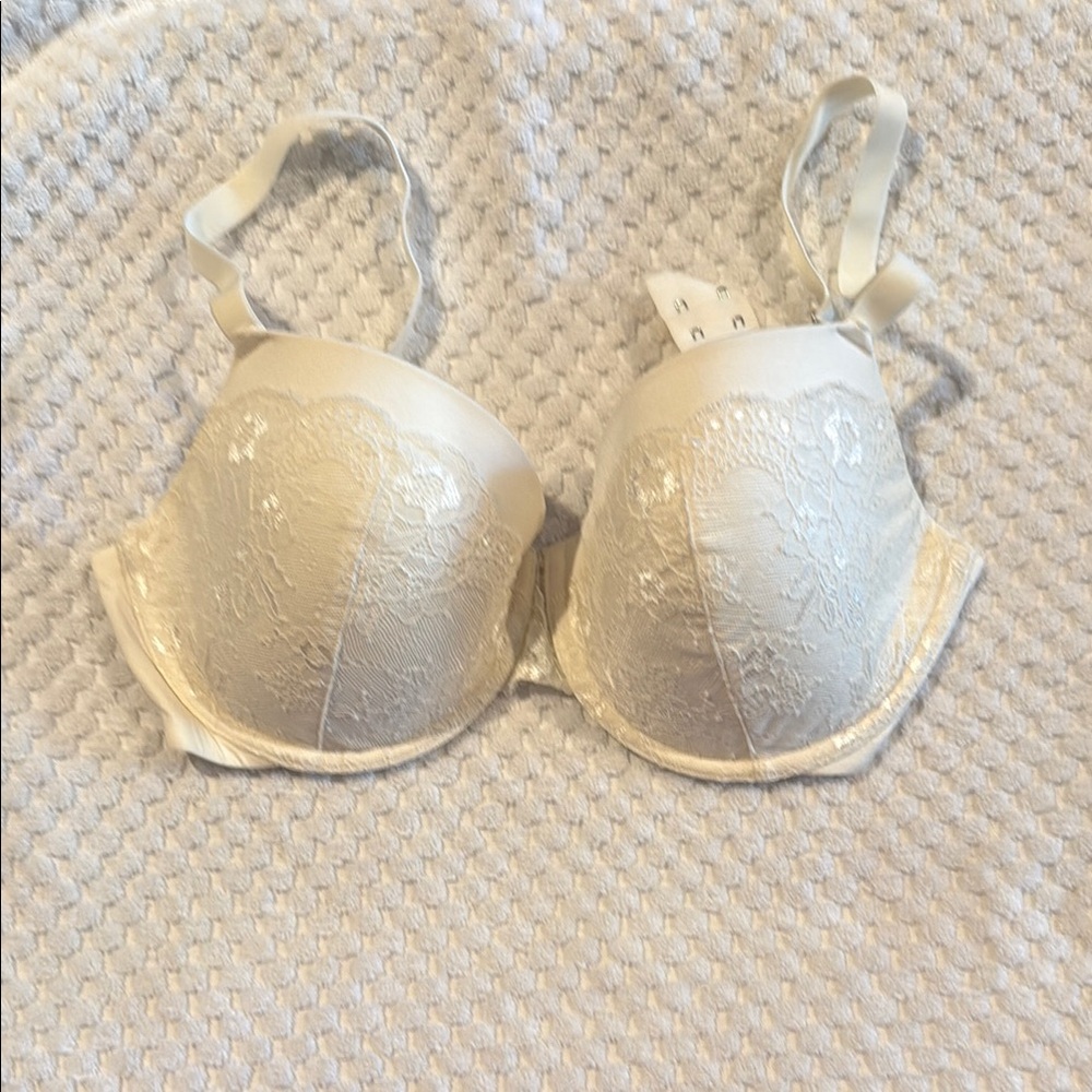 Cream Molded Cup Bra with Adjustable Straps NWOT
